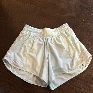 Lululemon hottie, hot shorts, high-rise 4 inch